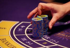Giao diện di động của asianbooke với màn hình cược thể thao và casino